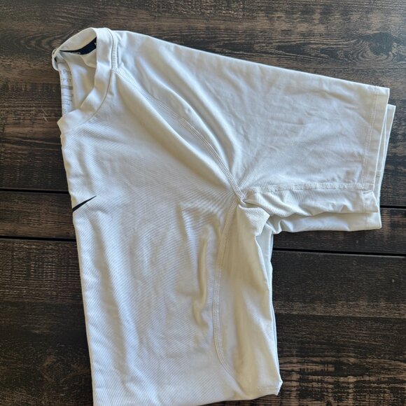 Nike Pro Mens Dry fit shirt | White | Size Medium - Picture 4 of 4
